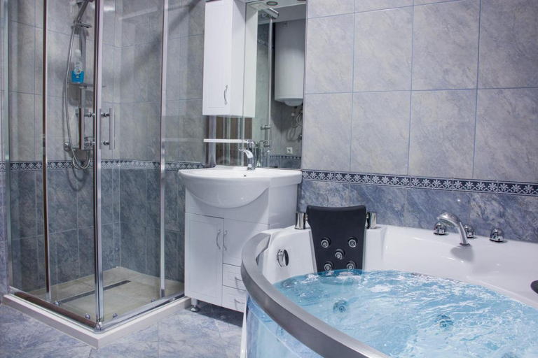 Bathroom 3, King Hotel, Bor