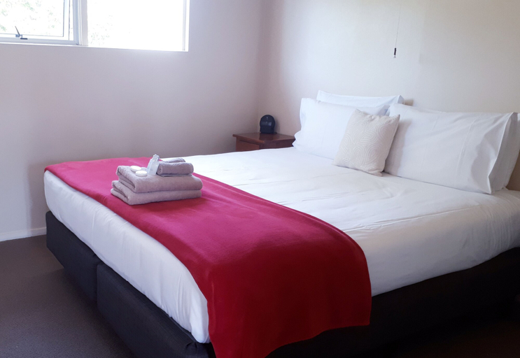 Bedroom 3, Edgewater Motel Te Anau, Southland