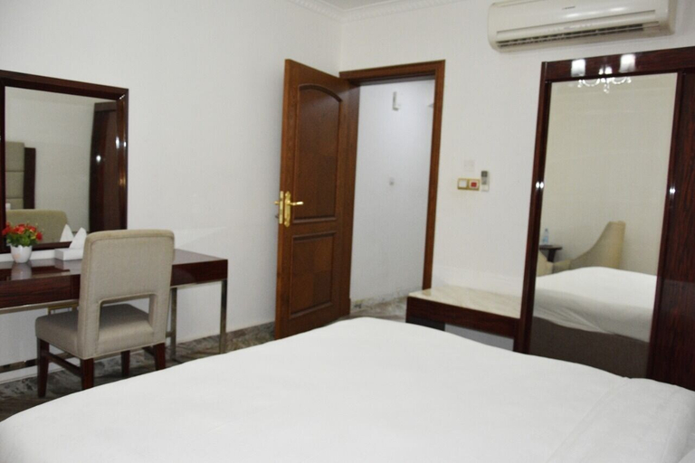 Bedroom 5, ROYAL SUITE HOTEL APARTMENTS, Saham