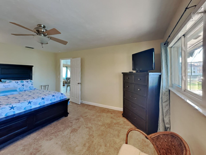 Bedroom 4, Villa Iguana Inn, Lee
