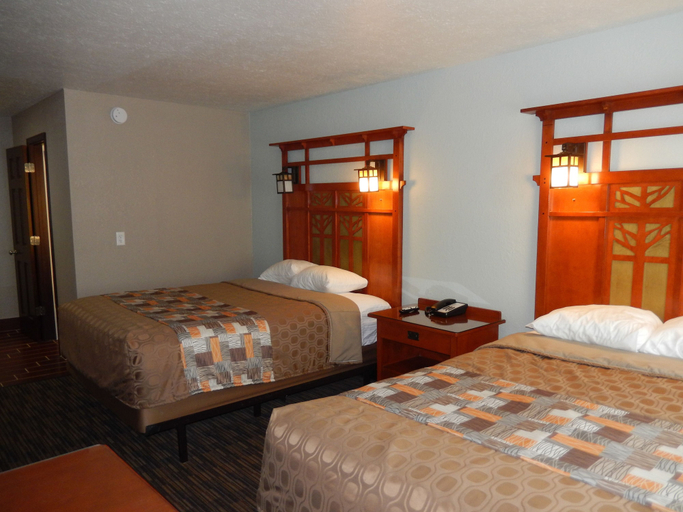 Bedroom 3, Motel 6 Rossford, OH, Wood
