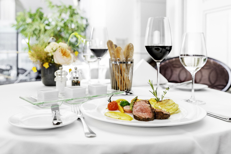 Food & Drinks 11