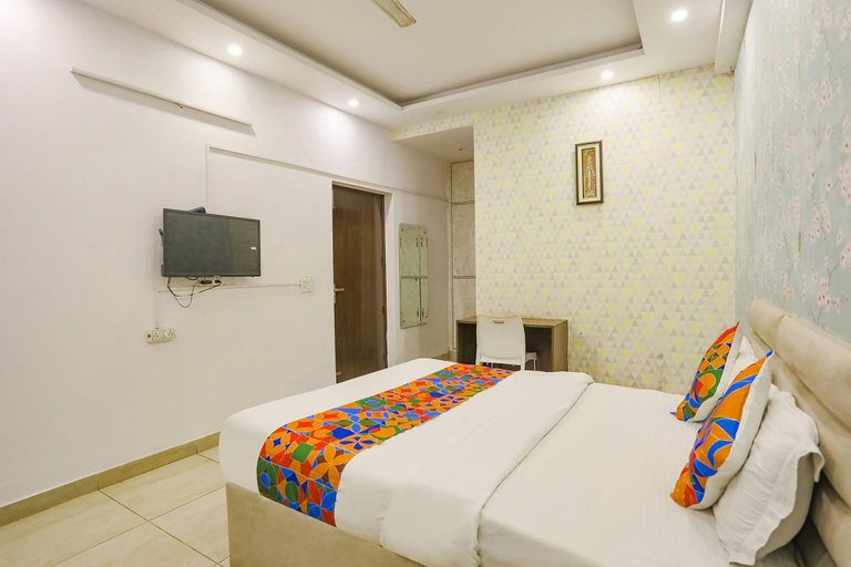 Bedroom 2, FabHotel Comfirt Inn, Gautam Buddha Nagar