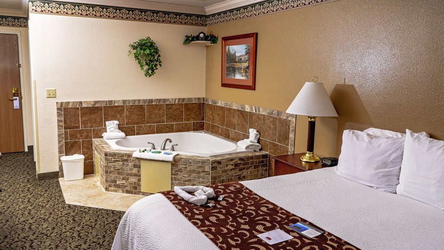 Bedroom 3, Fairbridge Inn Express, Beaverhead