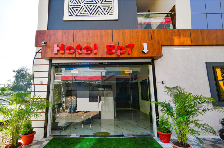 Exterior & Views 2, Fabexpress Sp7, Indore