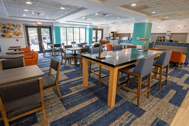 Food & Drinks 5, Wingate by Wyndham Lafayette Airport, Lafayette