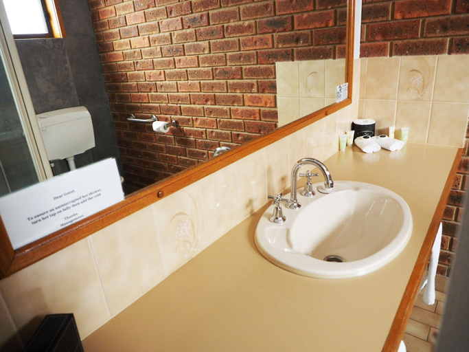 Bathroom 4, Kerang Motel, Gannawarra