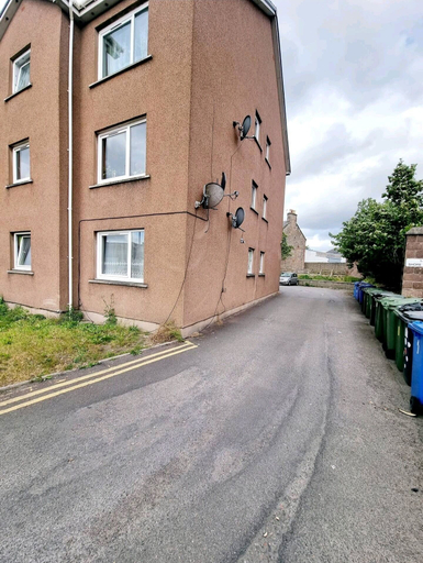 Exterior & Views 2, Lovely 2 bed with free parking, Highland