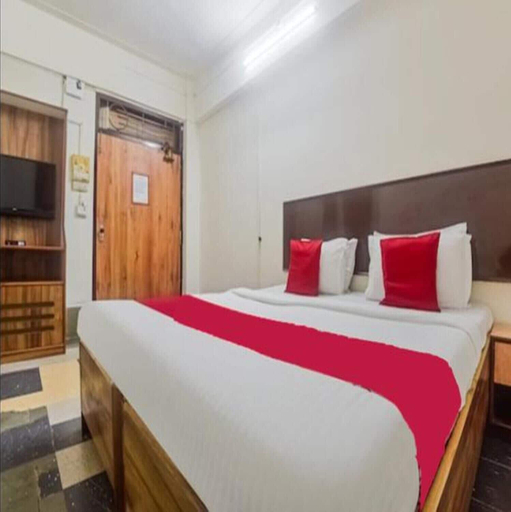 Bedroom 2, Hotel Subhash, Mumbai Suburban