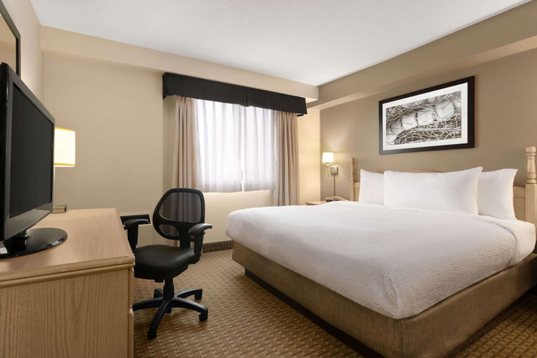 Bedroom 3, Travelodge Suites by Wyndham Moncton, Westmorland