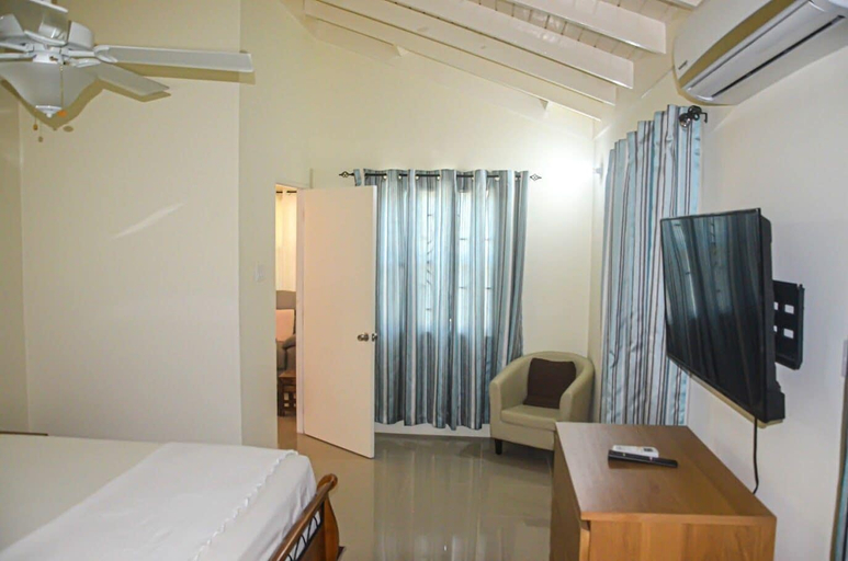 Bedroom 2, Twin Peak Cottage