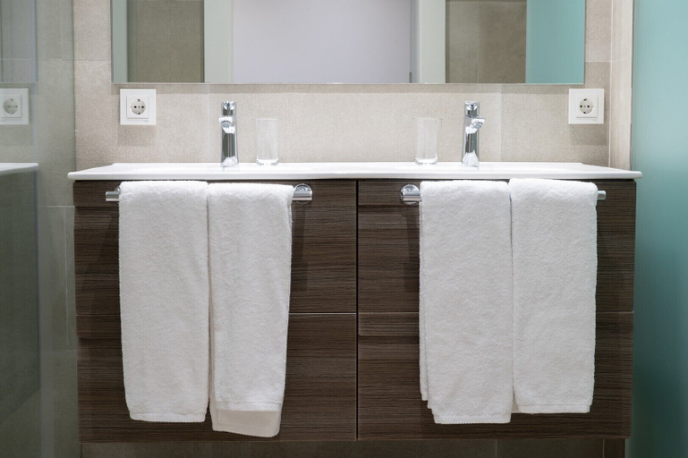 Bathroom 3, THE MIRROR & SPA by Elegant Residences