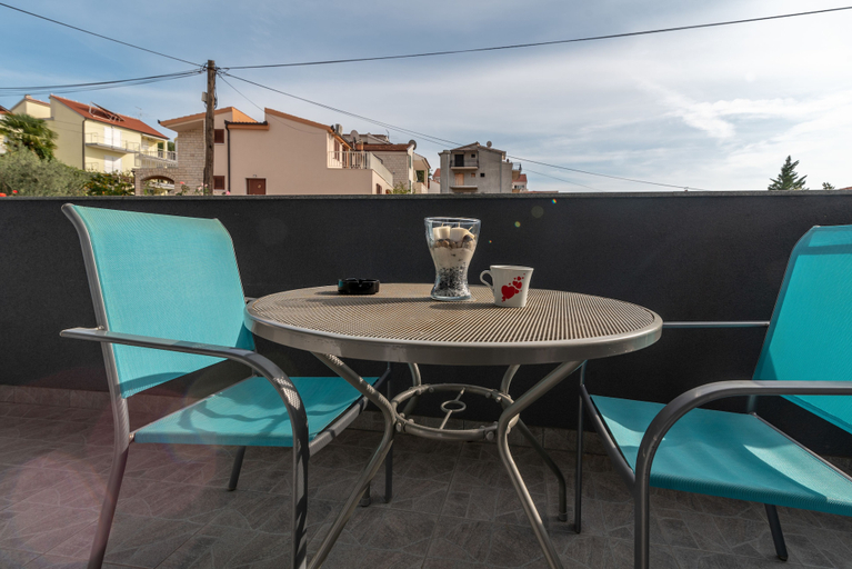 Others 5, VILLA KUZMANIC, Okrug