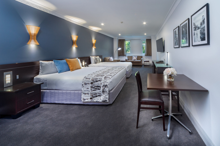 Bedroom 2, Hyde Park Inn, Sydney