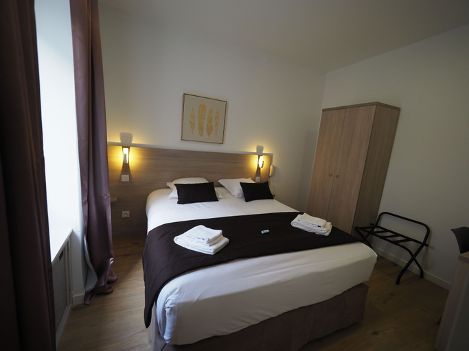 Bedroom 4, Hotel Le Biarritz - Vichy, Allier