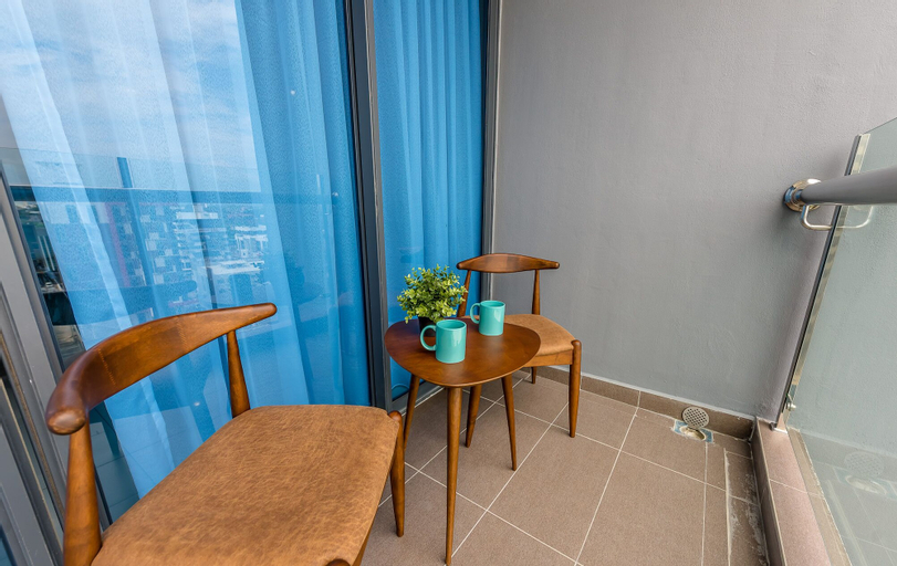 Exterior & Views 9