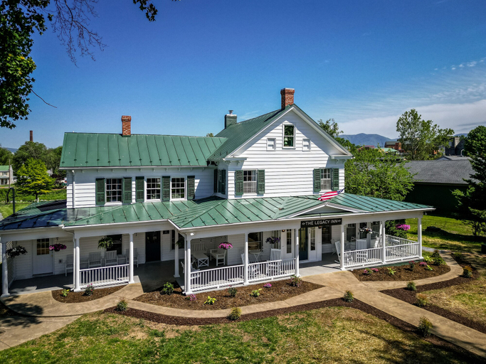 Exterior & Views