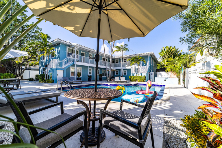Others 5, The Blue Parrot, Broward