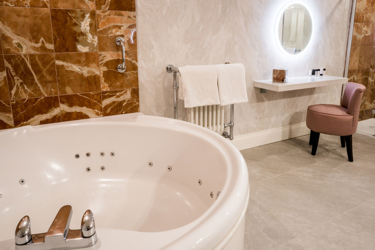 Bathroom 4, Harvey's Point Hotel