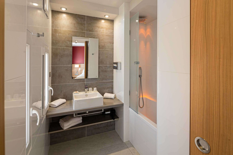Bathroom 5, Best Western Le Lavarin, Vaucluse