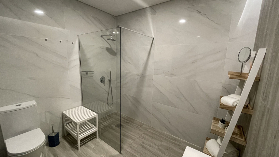 Bathroom 3, Casa da Torre, Monção