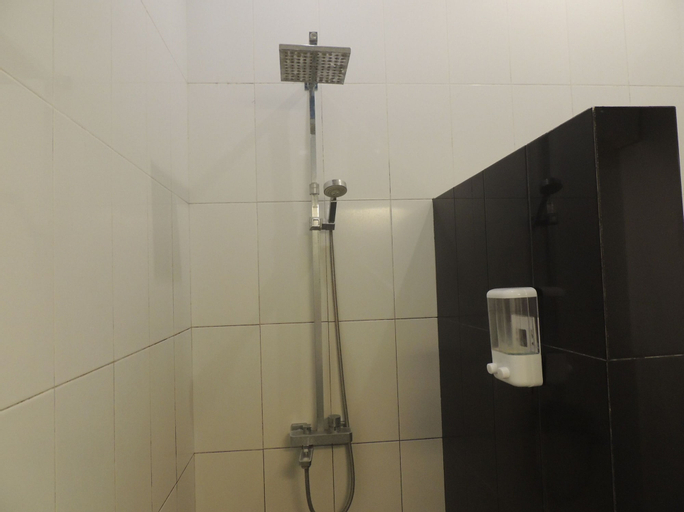 Bathroom 18