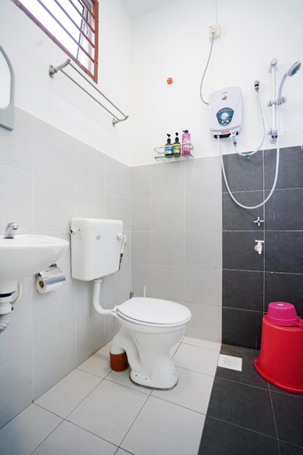 Bathroom 2, Desaru 22b10 creamy theme [TVbox +BBQ] Joyfully, Kota Tinggi