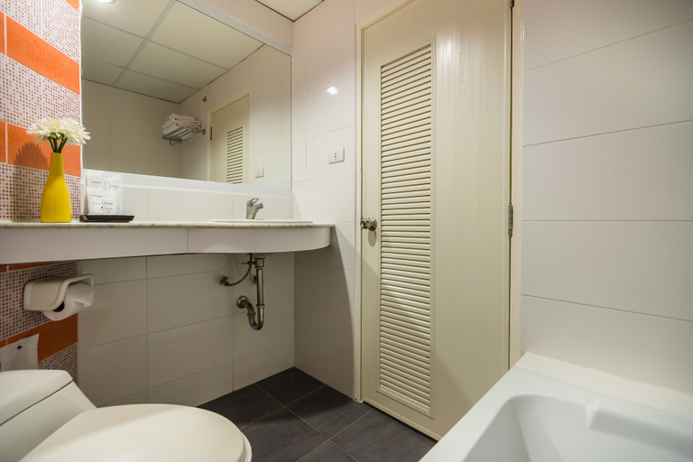 Bathroom 5, Bella Express, Pattaya