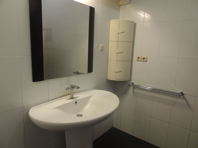 Bathroom 14