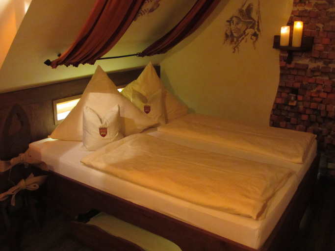 Bedroom 3, Mittelalterhotel-Gästehaus Rauchfang, Bodenseekreis