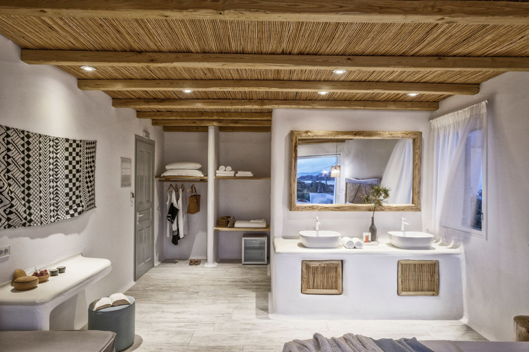 Bathroom 4, Orkos Beach, South Aegean