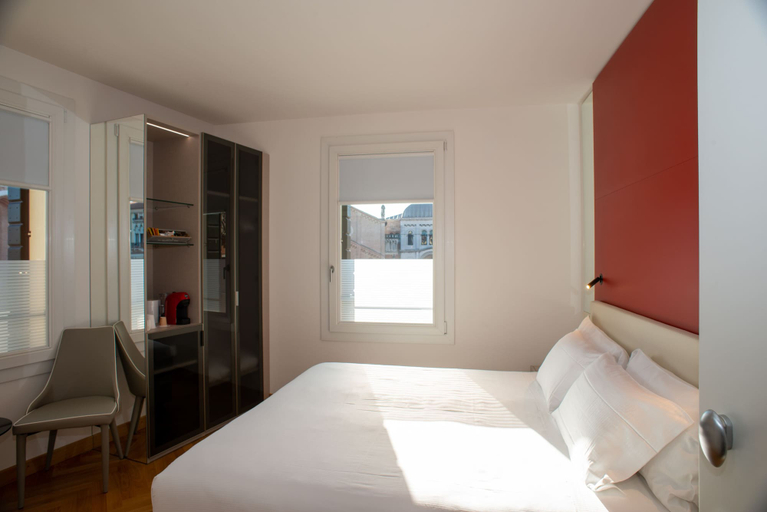 Bedroom 3, Padova Suites C20, Padua