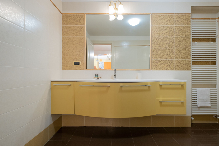 Bathroom 4, Appartamento Via Petroni, Bologna