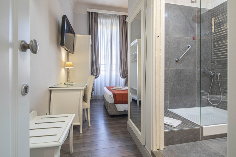 Bathroom 5, Suite Castrense, Rome