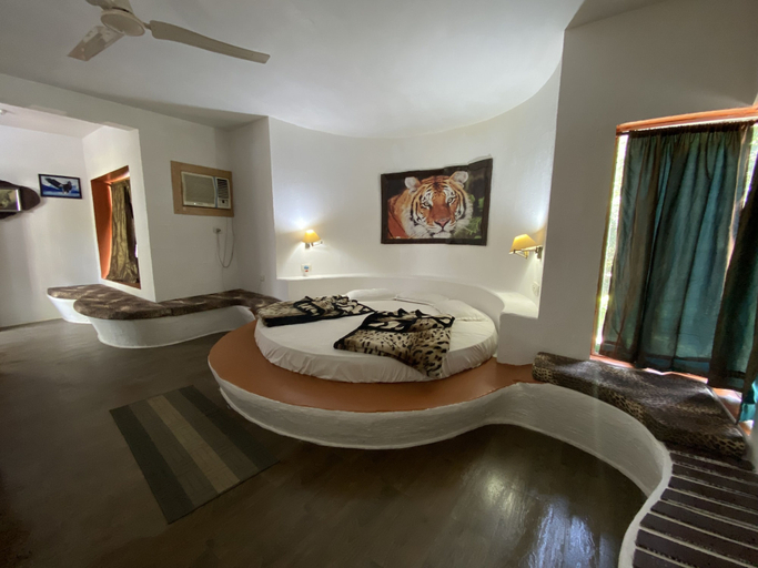 Bathroom 4, Tigerwoods Kanha Resorts & Spa, Mandla