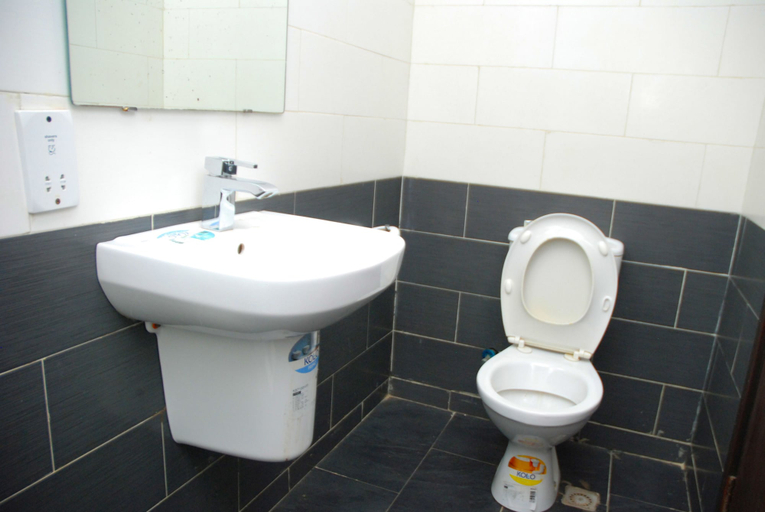 Bathroom 3, Lucky Sunshine Hotel, Kosofe