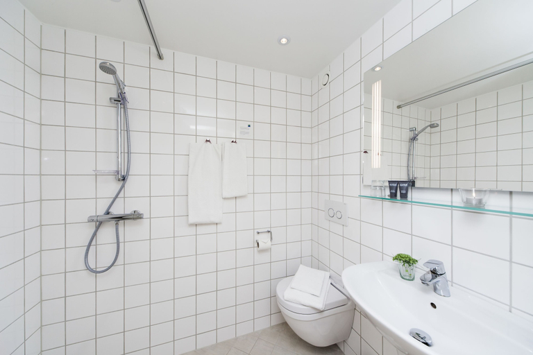 Bathroom 4, Strandhotel Klinten, Stevns
