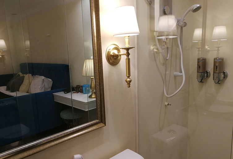 Bathroom 3, 1 Day Car Hotel Station 18, Kinta
