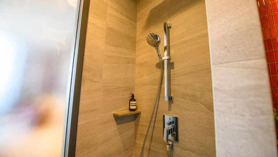 Bathroom 4, EDGE Central pattaya near walking street, Pattaya