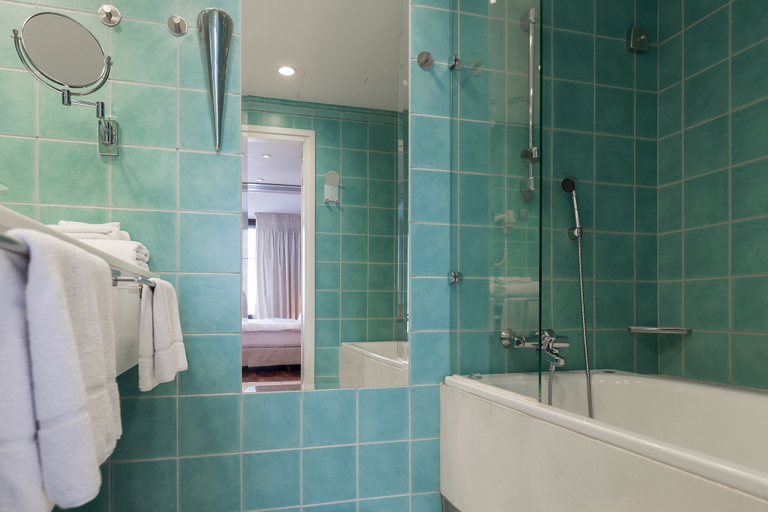 Bathroom 5, Hilton Helsinki Kalastajatorppa, Uusimaa
