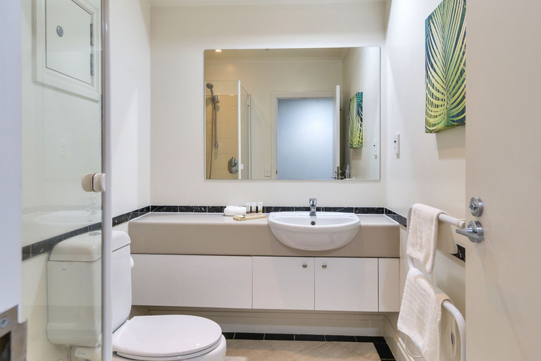 Bathroom 5, Idyllic City Studio Air-Con & Wifi, Waitakere