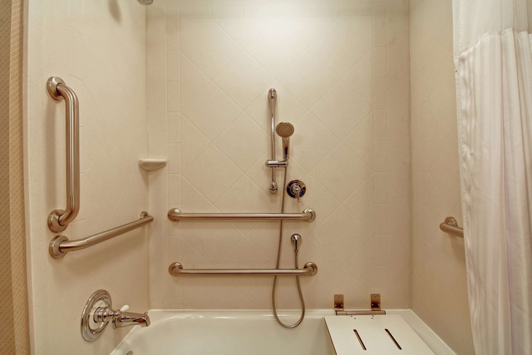 Bathroom 4, Hilton Garden Inn Woodbridge, Prince William