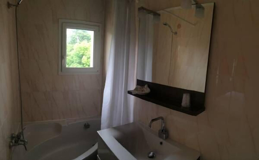 Bathroom 4, Hôtel Saint Alban, Val-de-Marne