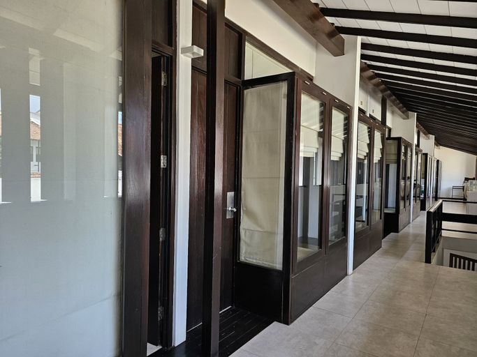Others 5, Blue Breeze, Negombo