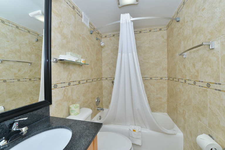 Bathroom 5, Days Inn by Wyndham Washington DC/Connecticut Avenue, Washington D.C.