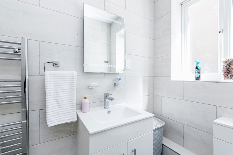 Bathroom 3, 2 Bedroom Portobello Notting Hill Apartment, London