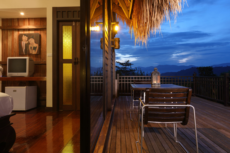 Exterior & Views 7