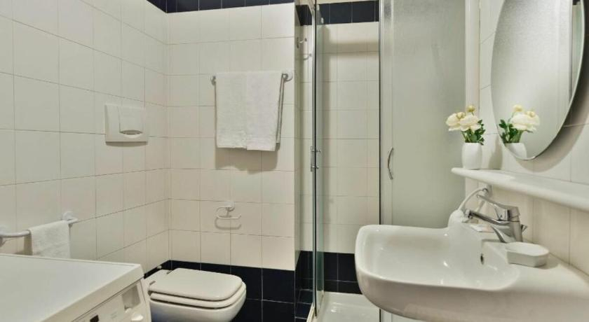 Bathroom 4, SuiteLowCost Corso Como, Milano