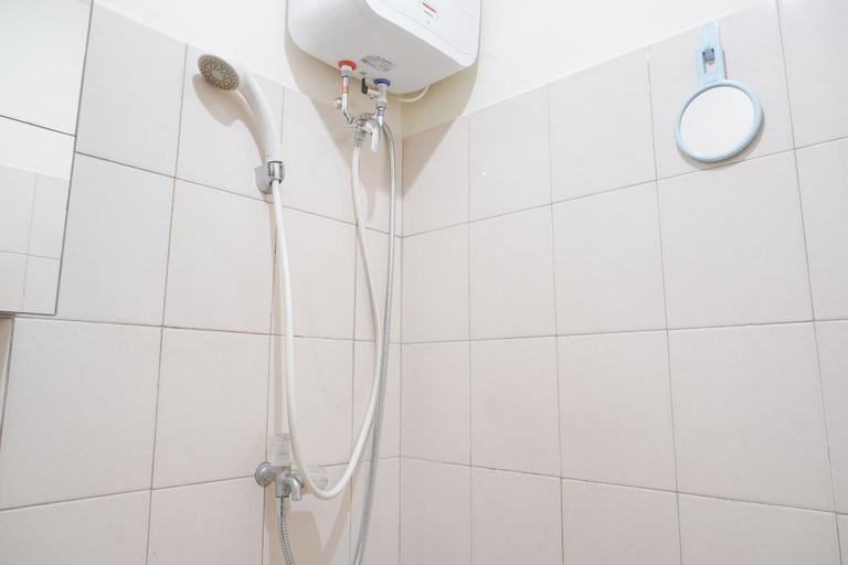 Bathroom 5, Cozy Studio At Tifolia Apartment, Jakarta Timur