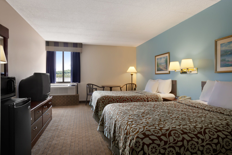 Bedroom 3, Days Inn by Wyndham Reading Wyomissing, Berks